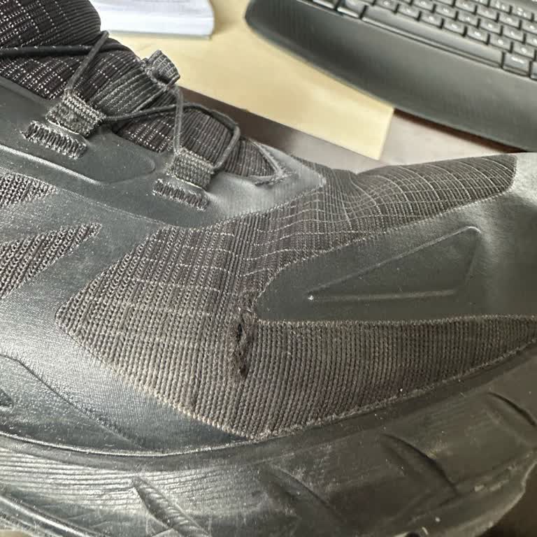 Su Geçirmez Botun Beklenmedik Yırtılması