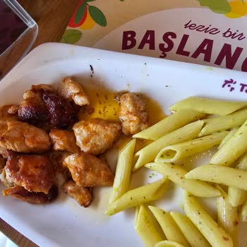 Tavuk Dünyası'nda Hayal Kırıklığı: Pişmemiş Ve Soğuk Servis
