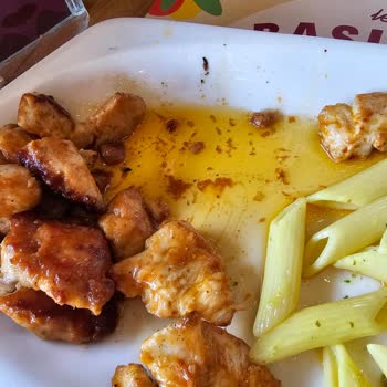 Tavuk Dünyası'nda Hayal Kırıklığı: Pişmemiş Ve Soğuk Servis