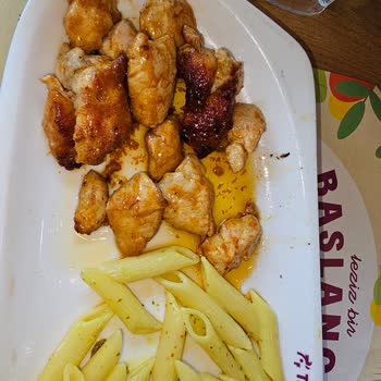 Tavuk Dünyası'nda Hayal Kırıklığı: Pişmemiş Ve Soğuk Servis