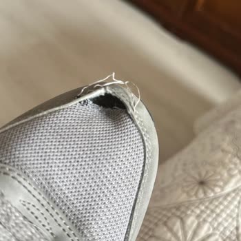 Hummel Ayakkabıda Dikiş Problemi Ve Güven Kırıcı Yanıt