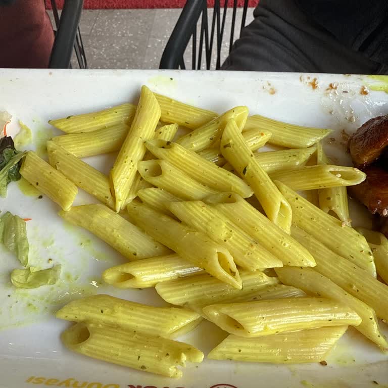 Bahçeşehir Tavuk Dünyası'nda Hizmet Eksikliği