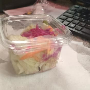 Yemekte Ölmüş Karınca Şoku Ve İlgisiz Hizmet