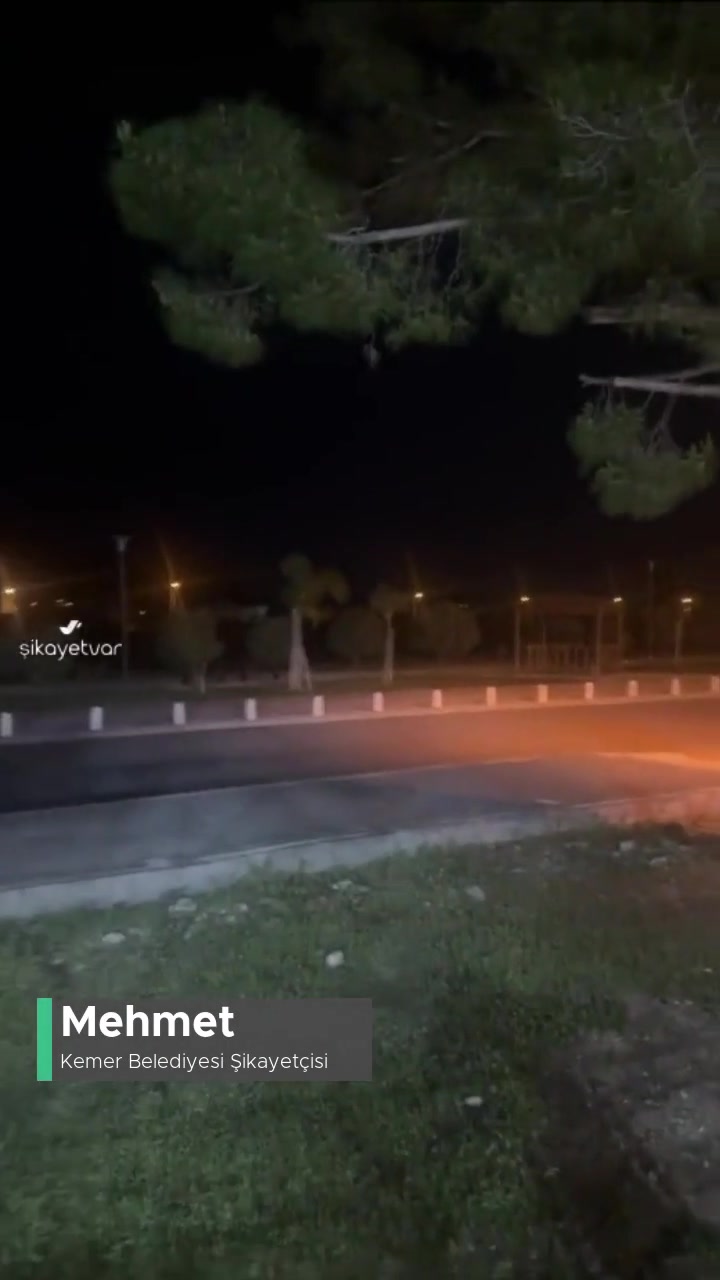 Lambalar Çalışmıyor, Belediye Aylardır Çalıştırmıyor Karanlıkta Kalıyor! videonun kapak resmi
