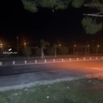 Lambalar Çalışmıyor, Belediye Aylardır Çalıştırmıyor Karanlıkta Kalıyor!