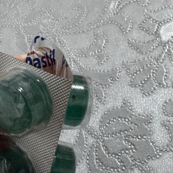 Pastil Ambalajında Şok Eden Böcek Benzeri Cisim