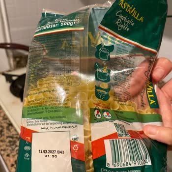 Pastavilla Makarna İçinden Çıkan Garip Cisim