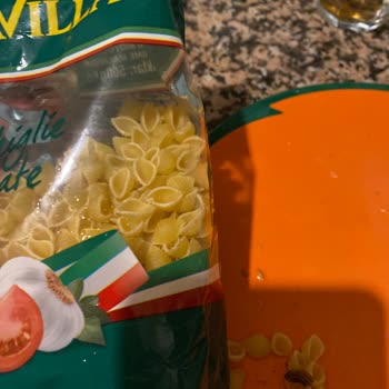 Pastavilla Makarna İçinden Çıkan Garip Cisim