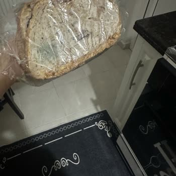 Siparişte Küflü Ekmek Ve Kırık Cam Şişelerle Gelen Hayal Kırıklığı