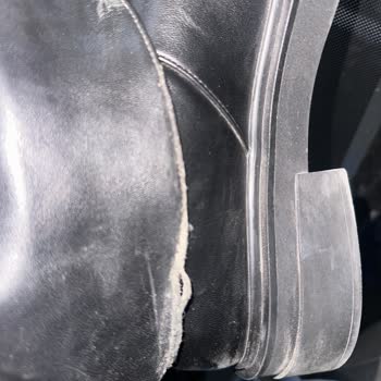 Botlarımın Derileri Hızla Yıprandı