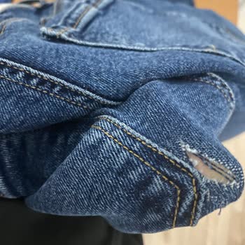 Mavi Pantolonun 2. Giyimde Yırtılması Mağduriyet Yarattı