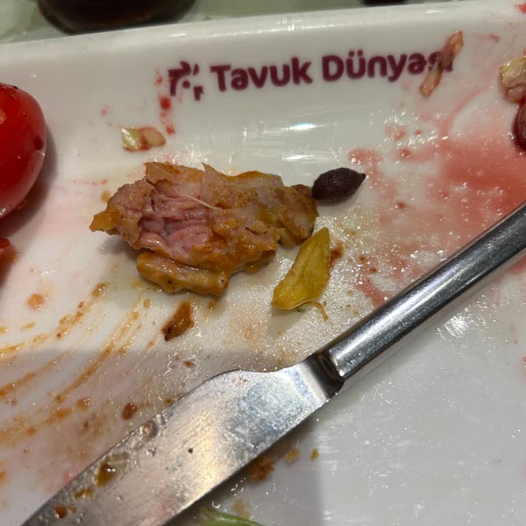 Cevahir AVM'de Hayal Kırıklığı: Çiğ Tavuk Ve Eksik Porsiyonlar