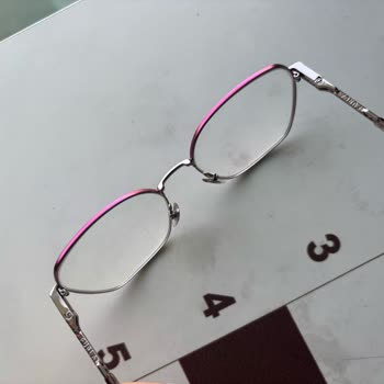 Gözlük Tamiratında Uygunsuz Vida Ve Mağaza Çözüm Eksikliği