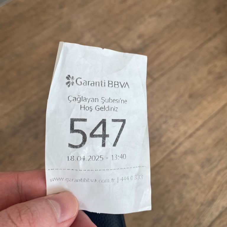 Garanti Bankası Şubesi'nde Yetersiz Gişe Hizmeti
