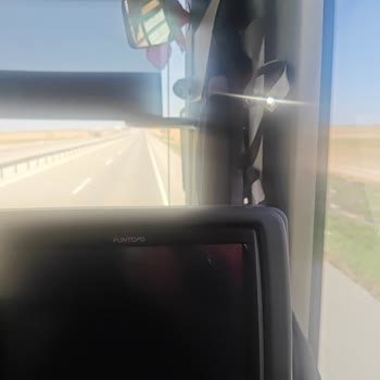 Yan Yana Oturmak İsteyen Yolculara Saygısız Muavin Davranışı