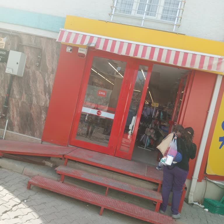 Bilecik Vezirhan Şok Market'te Saygısız Kasiyer Ve Yanıltıcı Fiyatlar