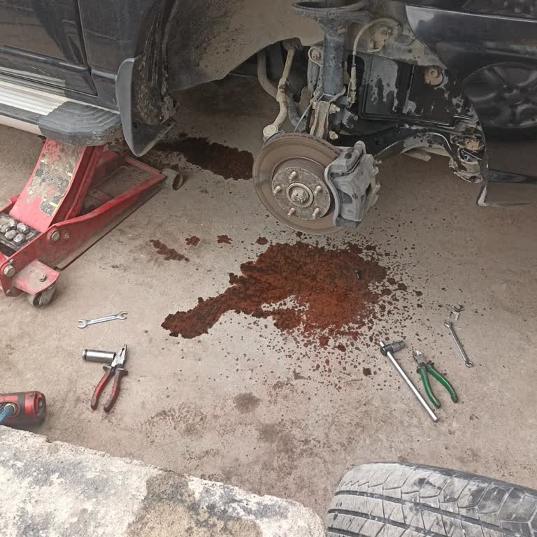 TÜVTÜRK Muayenesinde 4x4 Araç Zarar Gördü