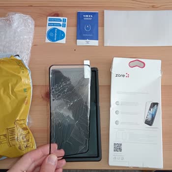 Kırık Gelen Telefon Kırılmaz Camı Ve Yetersiz Paketleme