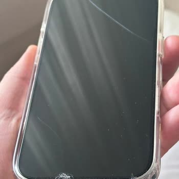 Dayanıklı Denilen Ekran Koruyucu Haftada Çatladı!