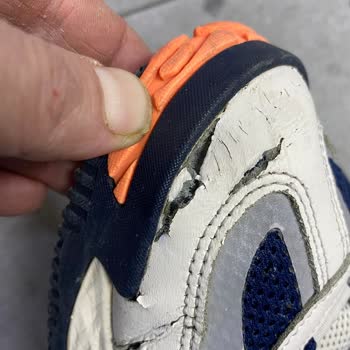 Adidas Ayakkabının Beklenmedik Yırtılması