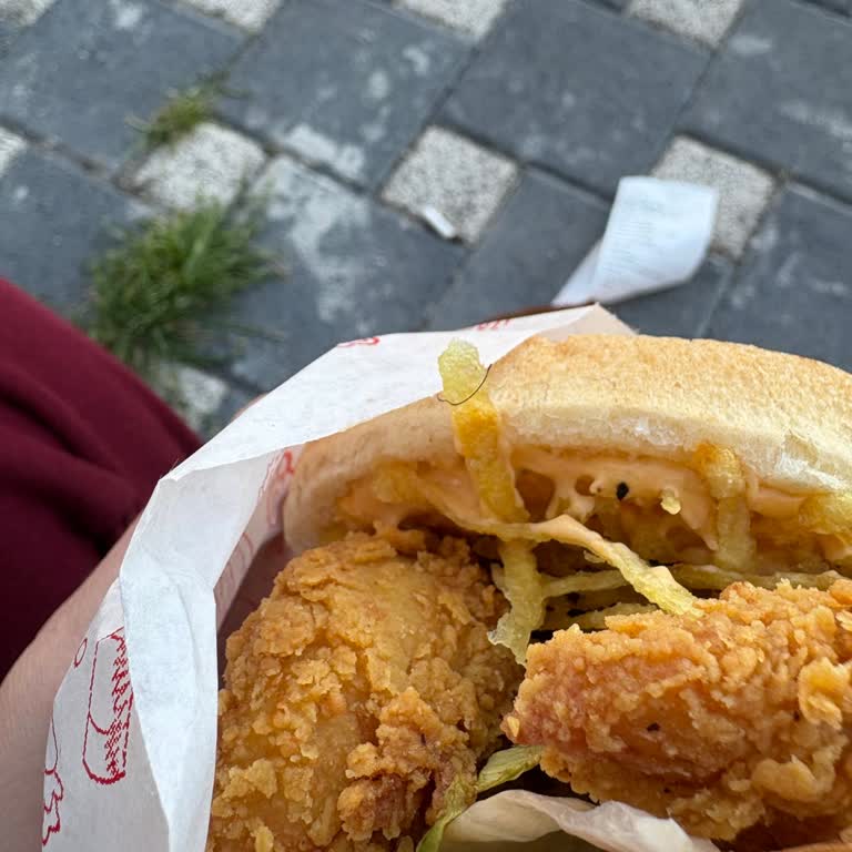 Yemeksepeti'nde Kıllı Yemek Ve Yetersiz İade