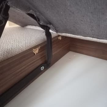 Kusurlu Koltuk Takımı Ve İlgisiz Müşteri Hizmetleri