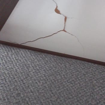 Kusurlu Koltuk Takımı Ve İlgisiz Müşteri Hizmetleri