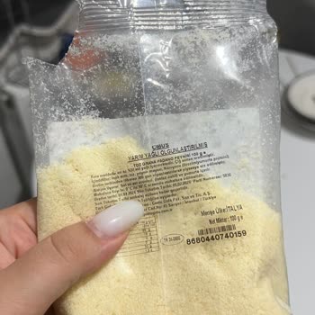 Tarihi Geçmemiş Parmesan Peynirinde Küf Ve Kötü Koku Şoku