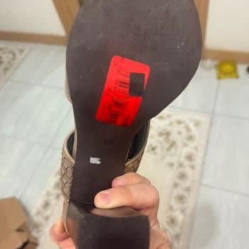 Kullanılmış Ayakkabı Sorunu: Yargıcı'dan Beklenmeyen Deneyim