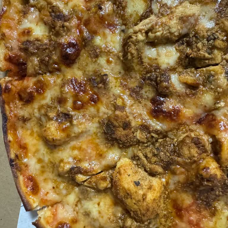 Çamur Gibi Pizza Ve Kaba Hizmet