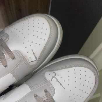 Aldığım Ayakkabı 3 Gün İçinde Parçalandı Ve Satıcıya Ulaşamıyorum