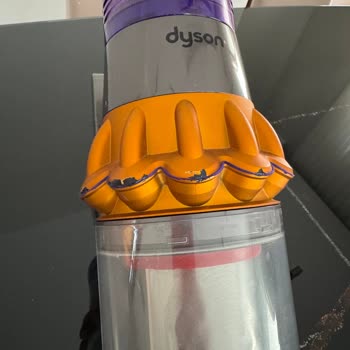 Dyson Süpürgemde Kozmetik Sorun Ve Yetersiz Destek