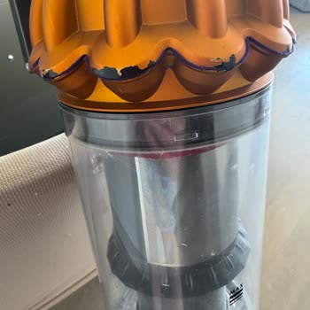 Dyson Süpürgemde Kozmetik Sorun Ve Yetersiz Destek
