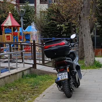 Parkta Güvenlik Sorunu: Motorluların Tehlikesi