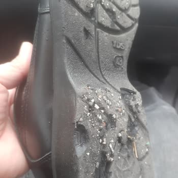 YDS Boots Ayakkabı 1 Defa Giydim Tabanı Eridi Parçalandı
