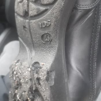 YDS Boots Ayakkabı 1 Defa Giydim Tabanı Eridi Parçalandı