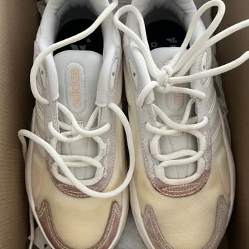 Adidas Ayakkabıda Renk Değişimi Sorunu