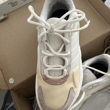 Adidas Ayakkabıda Renk Değişimi Sorunu