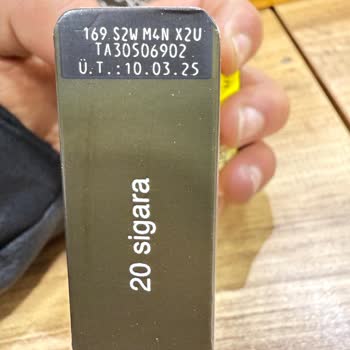 Parliament Sigara Paketinde Şüpheli Madde!