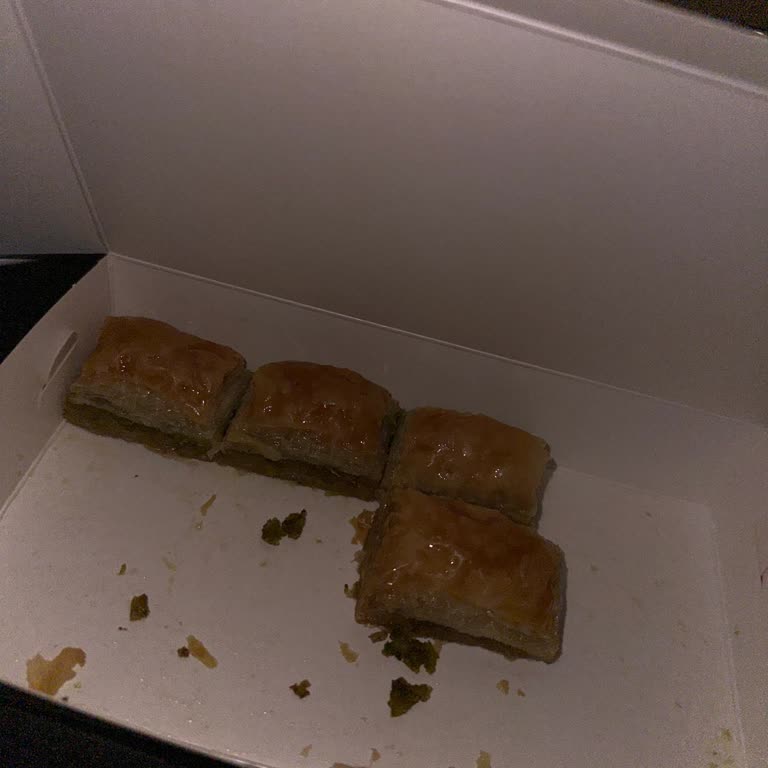 Bayat Ve Aşırı Şekerli Baklava Deneyimi