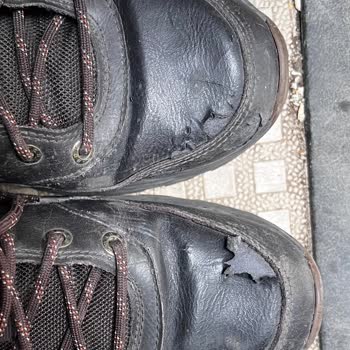 Kalitesiz Ayakkabı Ve Sorumluluk Almayan Firma