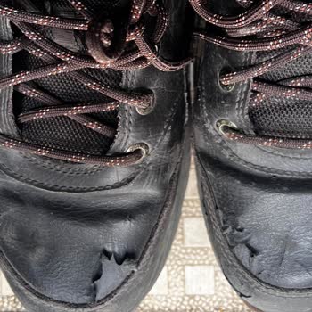 Kalitesiz Ayakkabı Ve Sorumluluk Almayan Firma