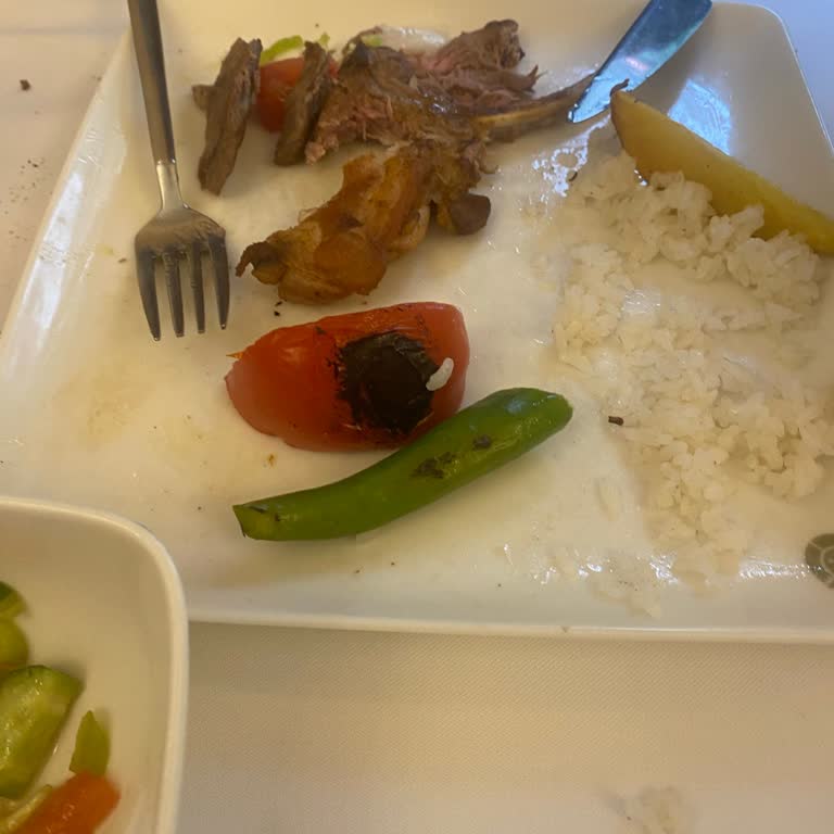 Üsküdar Sosyal Tesisleri'nde Buz Gibi Yemek Şoku