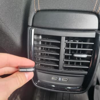 Yeni Skoda Kamiq'te Garanti Dışı Kırılan Klima Menfezi