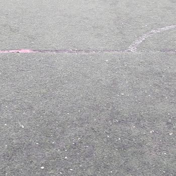 Yıpranmış Halı Saha Tehlike Saçıyor!