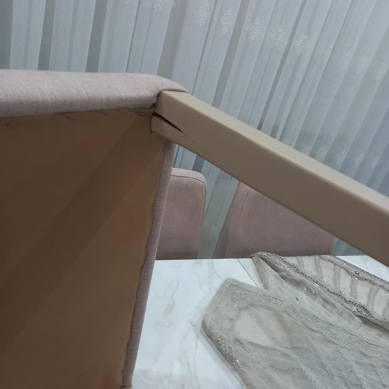 İstikbal Sandalye Çatlağına Çözüm Bulamıyor!