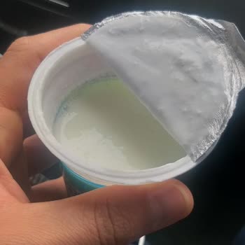 Sütaş Bardak Ayranlarında Dikkat Çeken Boşluk Ve Tat Değişimi