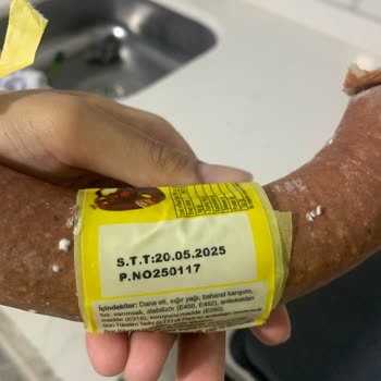 Taze Görünen Sucuklar Küflü Çıktı!