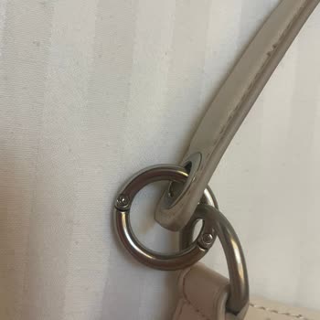 Calvin Klein Çanta: Sürekli Vida Sorunu Ve Kullanılamaz Durum