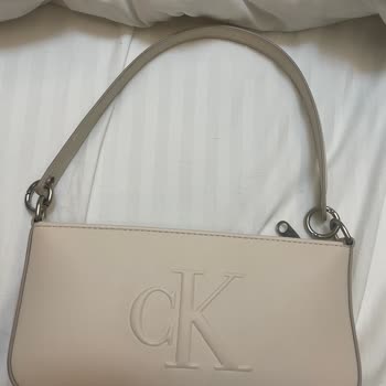Calvin Klein Çanta: Sürekli Vida Sorunu Ve Kullanılamaz Durum